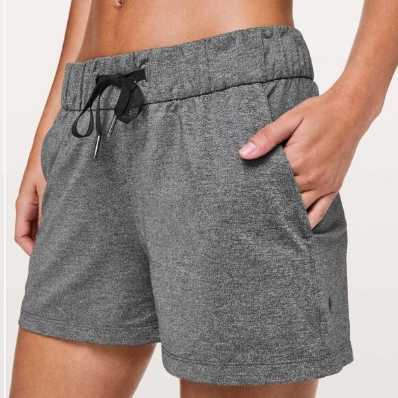 Lululemon On The Fly Short *2.5" Size 4 - Picture 7 of 8